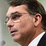 Flávio Bolsonaro impõe veto e diz que não haverá chapa