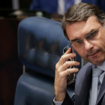 Flávio sai em defesa de Eduardo em embate político e
