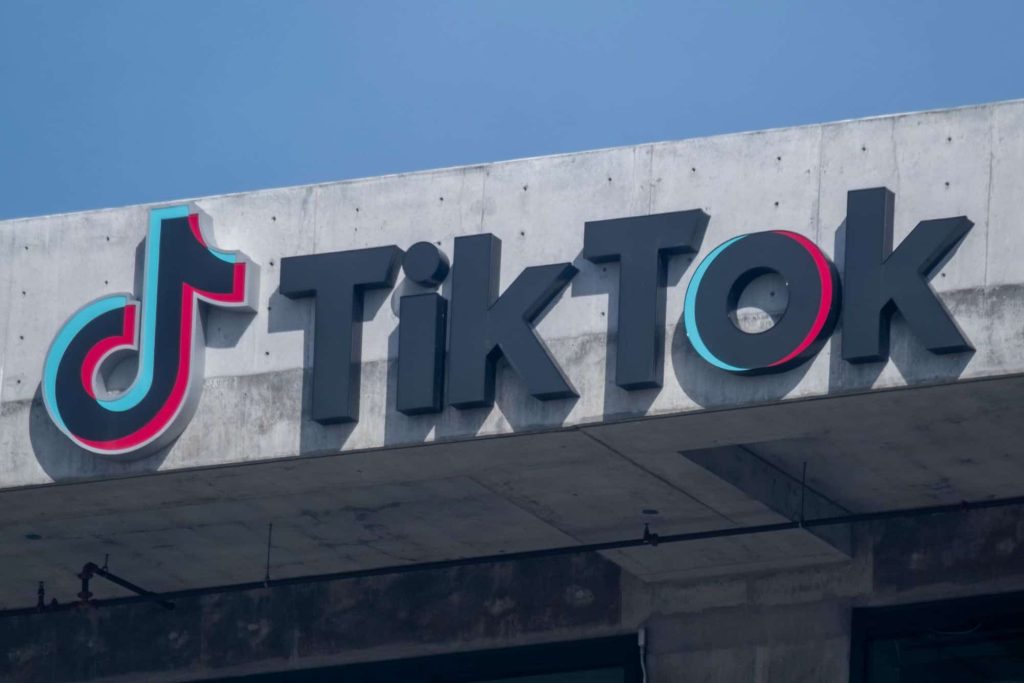 França pede investigação criminal contra TikTok por riscos a jovens