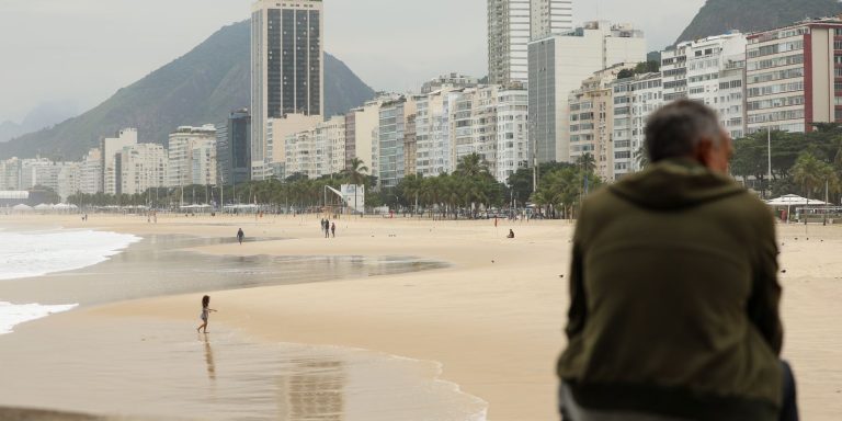 Frente fria chega ao Rio com pancadas de chuva e
