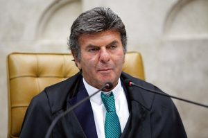 Fux compara Mensalão no julgamento de Bolsonaro e critica rapidez