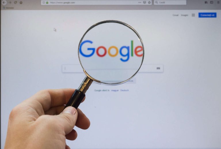 Google é acusado de “roubar conteúdo” para treinar IA