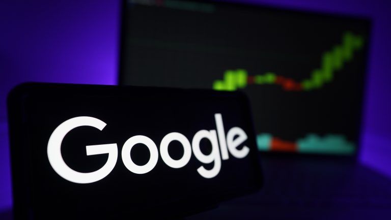 Google fica a um passo dos US$ 3 trilhões após