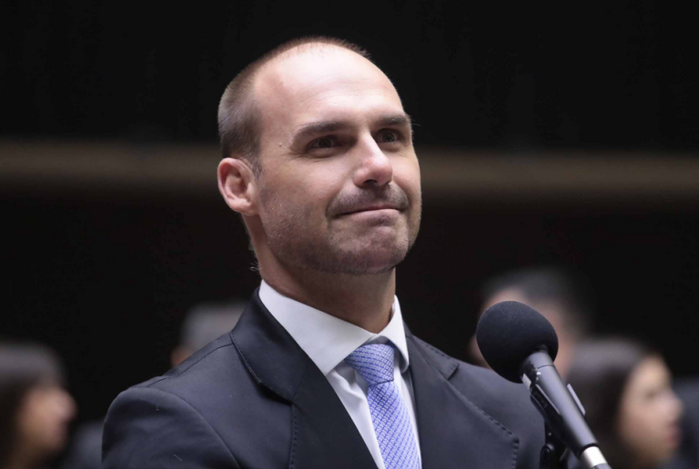 Hugo Motta diz que indicação de Eduardo Bolsonaro para liderança