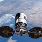 ISS: espaçonave com suprimentos finalmente chega após atraso