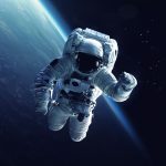 Idosa é enganada por golpista que fingia ser um astronauta
