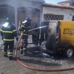Incêndios: bombeiros controlam incêndio em veículo dos Correios e em