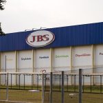 JBS é autuada por manter trabalhadores em situação análoga à