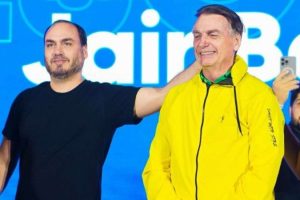 Jair Bolsonaro enfrenta nova crise de soluços e vômitos em
