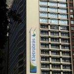 Justiça proíbe Eletrobrás de reduzir salários em acordos ilegais com