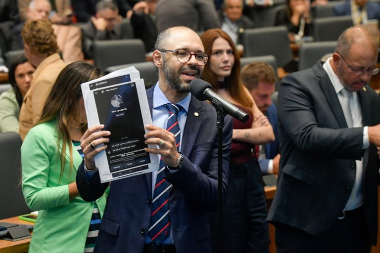 Knoploch diz ter recebido 400 ameaças após convidar MC Poze