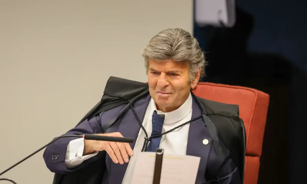 Lindbergh Farias critica voto de Luiz Fux no STF e