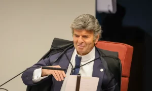 Lindbergh Farias critica voto de Luiz Fux no STF e