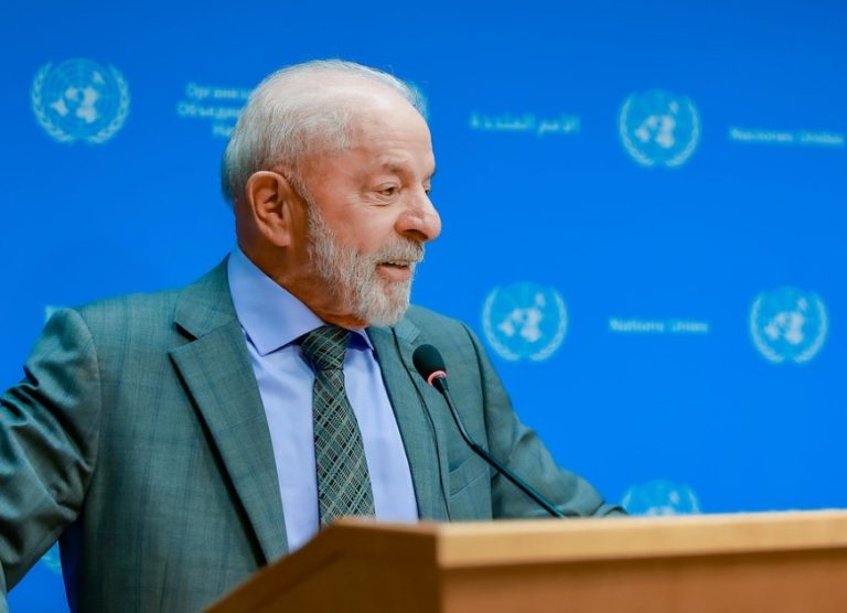 Lula atinge 50% de aprovação e supera rejeição, aponta Ipespe