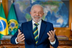 Lula critica ‘traidores da pátria’ e defende soberania do Brasil