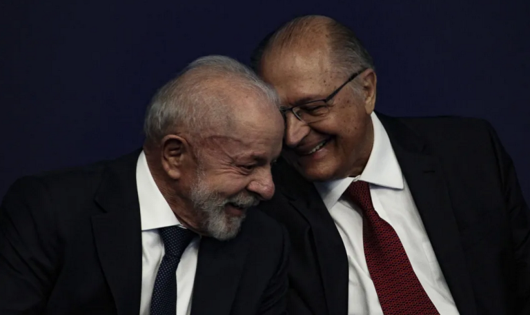 Lula deve incluir Alckmin em reunião virtual com Trump para