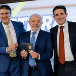 Lula sanciona lei que cria Carteira Nacional do Professor