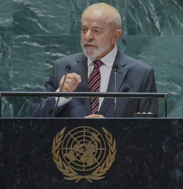 Lula viaja para Assembleia da ONU em meio a crise