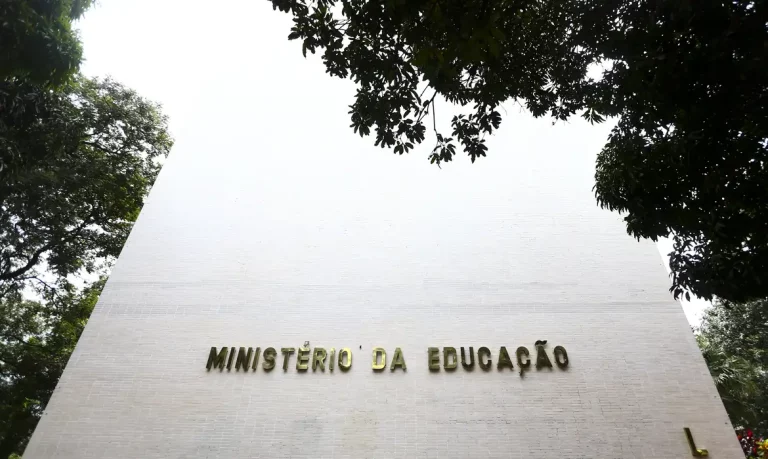 MEC libera lista de autorização para cursos superiores semipresenciais