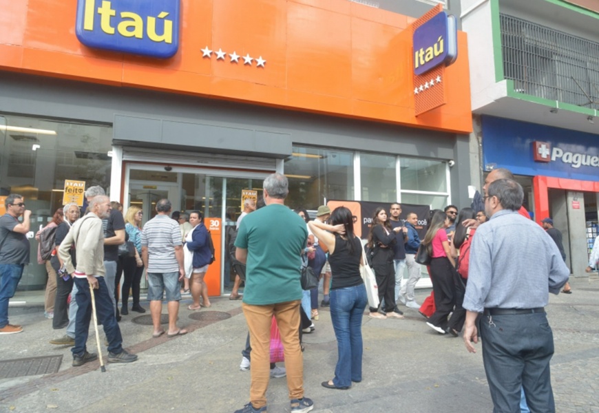 MPT abre investigação contra Itaú por demissão em massa sem