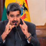 Maduro usa celular da Huawei para não ser hackeado pelos