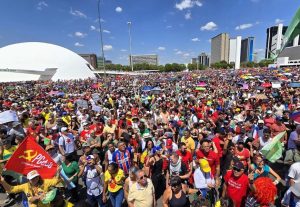 Manifestações tomam as ruas do país contra “PEC da bandidagem”