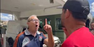 Manifestante e bolsonarista brigam em frente à casa do ex-presidente;