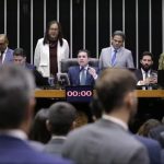 Manobra regimental devolve voto secreto para abertura de processo contra