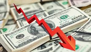 Mercados reagem às vésperas da 'Superquarta'; Dólar recua e Bolsa