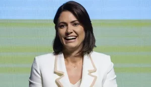 Michelle Bolsonaro posta versículos bíblicos durante voto de Fux no