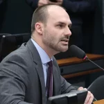 Moraes determina notificação por edital de Eduardo Bolsonaro após denúncia