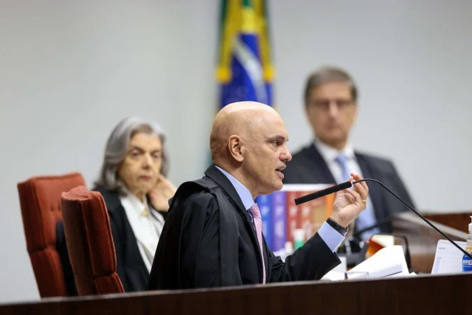 Moraes vota para condenar Bolsonaro e aliados por tentativa de