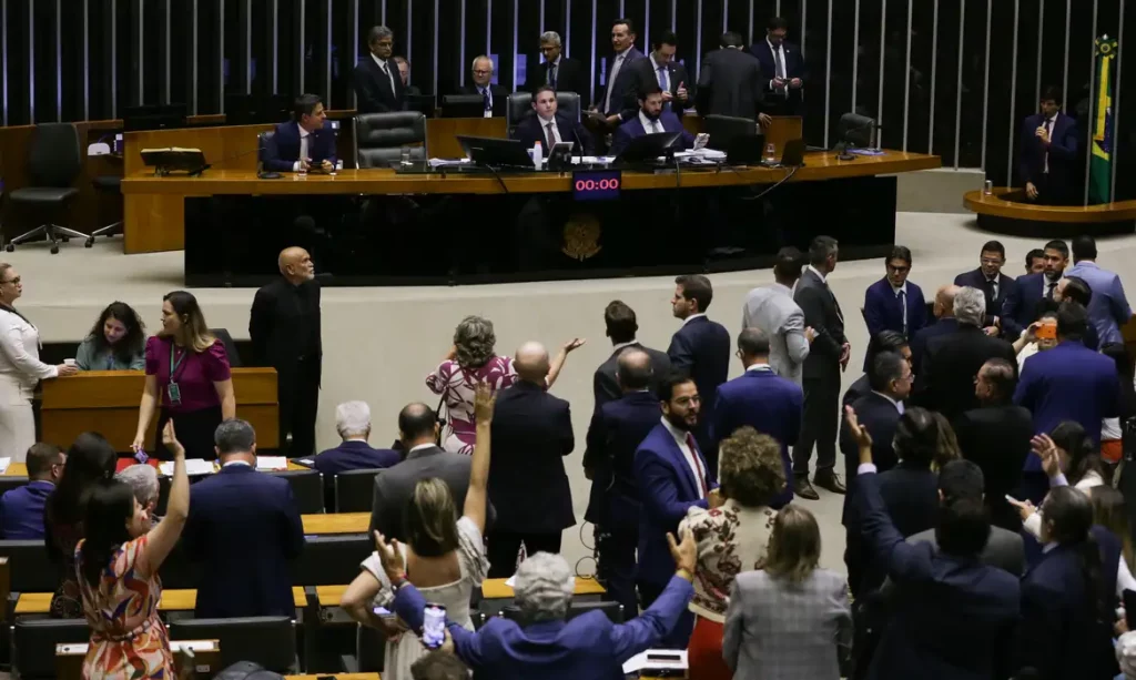 Motta anuncia votação de urgência para projeto de anistia a