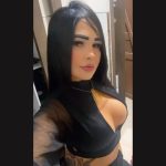 Mulher é assassinada a tiros na porta de casa, no