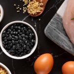 O que acontece se você comer mais proteína do que
