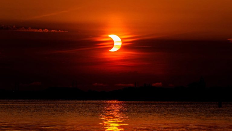 O que é um eclipse solar parcial?