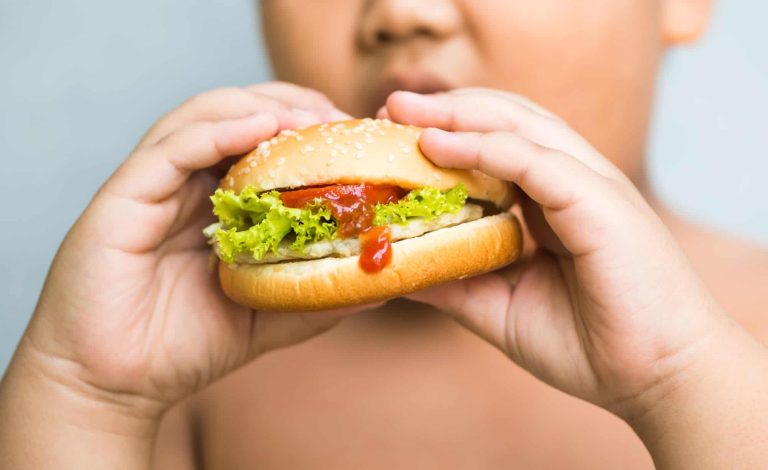 Obesidade infantil ultrapassa desnutrição no mundo, diz Unicef