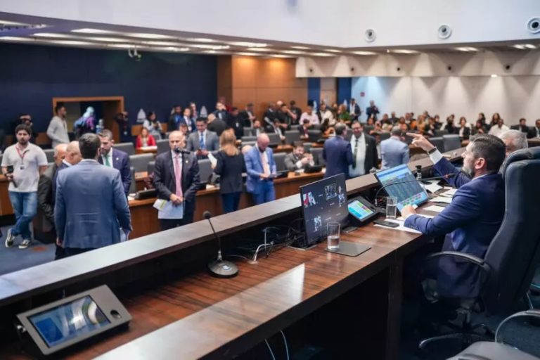 Oposição na Alerj vai à Justiça contra emenda que limita