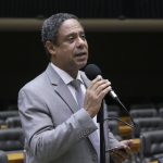 Orlando Silva repudia censura da Meta ao CNAB: “decisão arbitrária