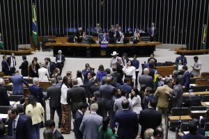 PEC da Blindagem: Centrão articula para restaurar votação secreta derrubada