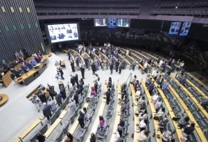 PEC da Blindagem dá poder ao Congresso para barrar prisões