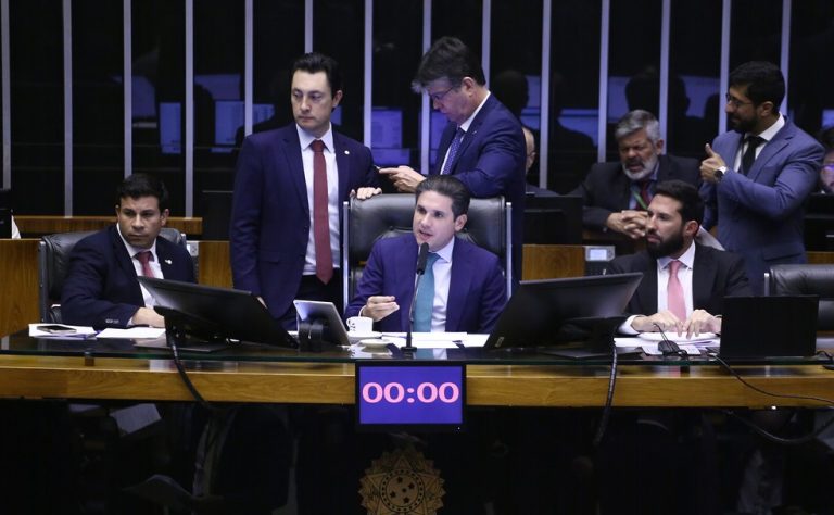 PEC da Blindagem: novo texto prevê aval do Congresso para