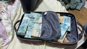 PF apreende mais de R$ 400 mil em operação contra