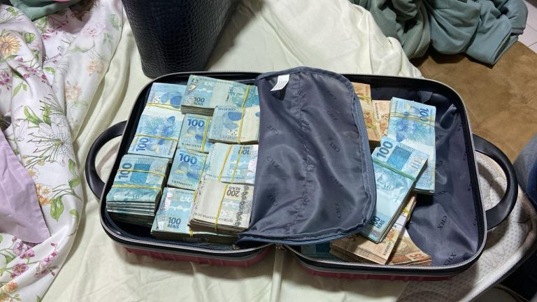 PF apreende mais de R$ 400 mil em operação contra