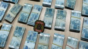 PF prende dupla com R$ 250 mil em esquema de