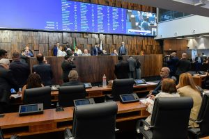 Pacote de enfrentamento ao crime de Bacellar domina debate na