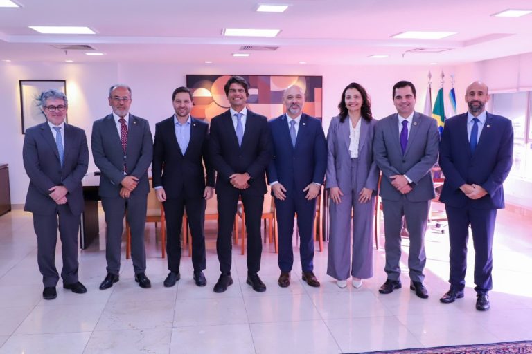 Pedro Paulo fala em estado moderno e ágil após diálogo