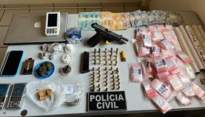 Polícia prende suspeitos e apreende armas em operação contra o