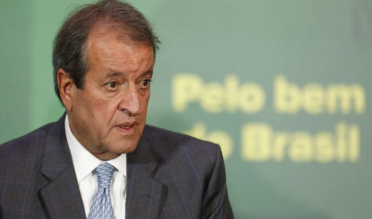 Presidente do PL cita Luiz Fux como possível candidato ao