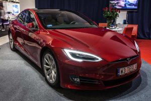 Processos e acordos revelam riscos do sistema Autopilot da Tesla